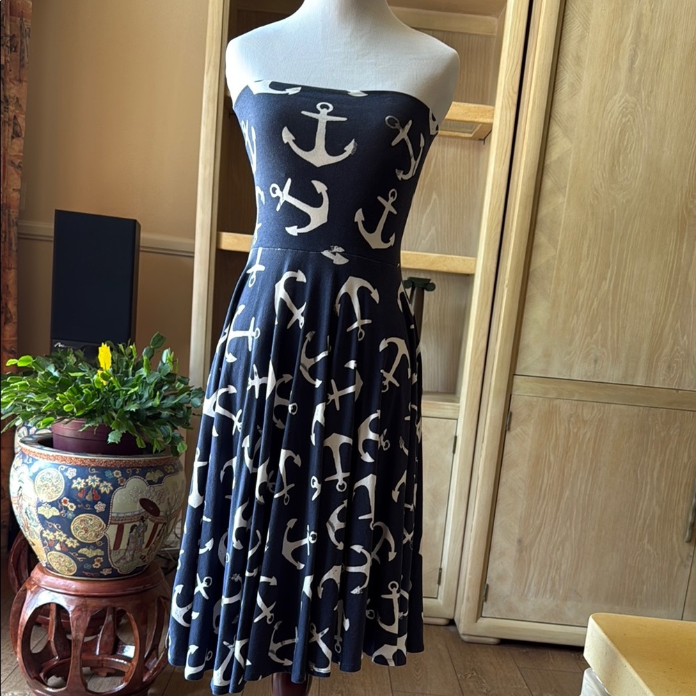 Nautical Anchor Print Strapless Dress in a very good condition, just like new